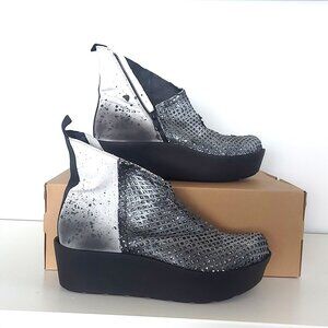 Papucei Leather Black, White and Crystal Platform Shoes - Size 39 (US 8.5/9)NWOT